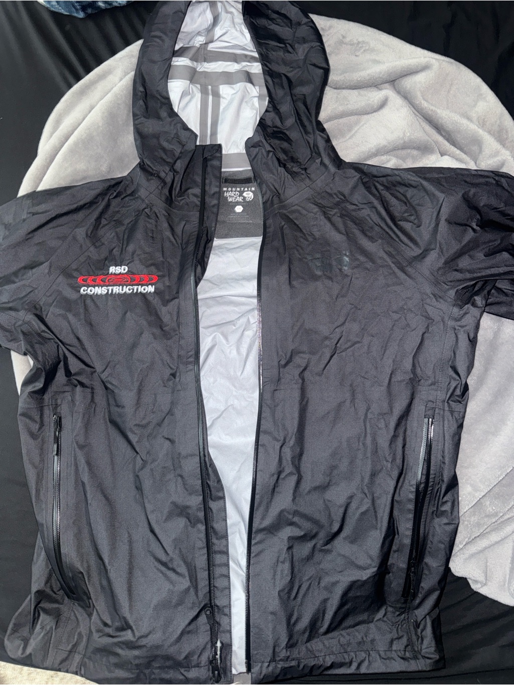 Mountain Hardwear Men’s Black Raincoat With Red Logo